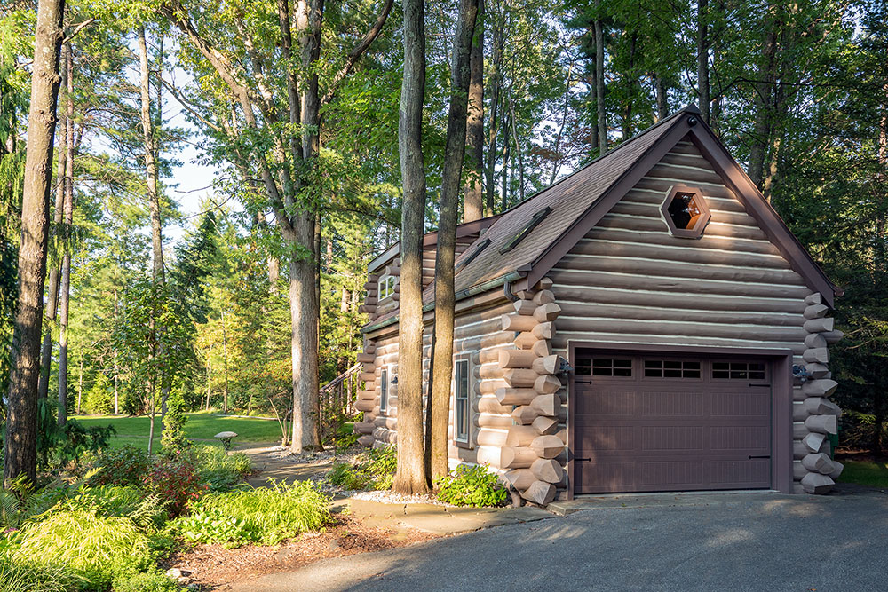 Bunkhouse above the garage Bunkhouse above the garage
